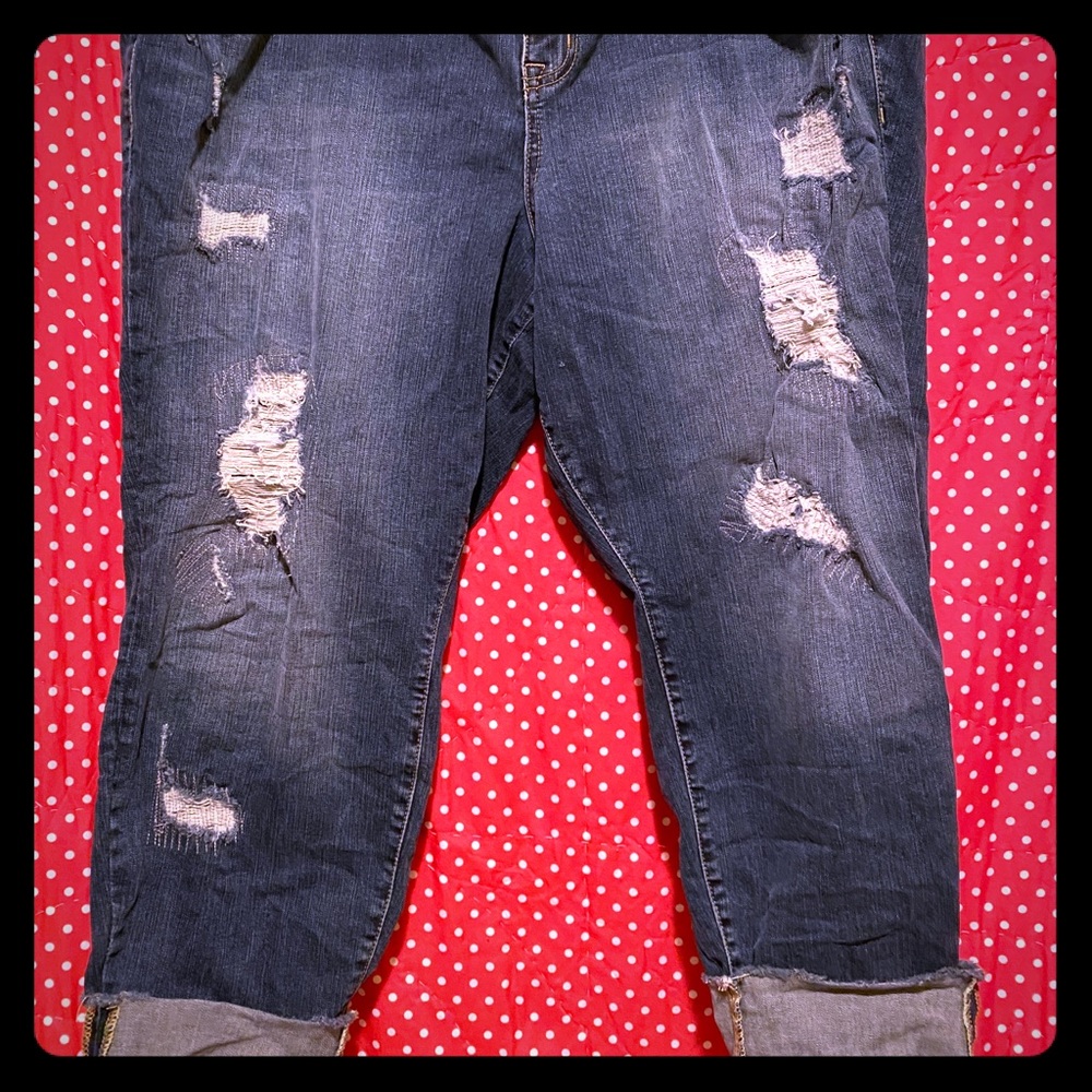 Torrid distressed boyfriend capris.